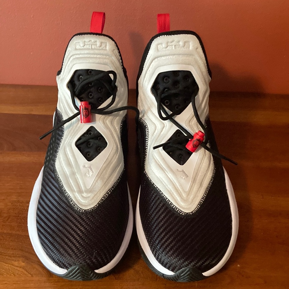 Nike LeBron James Akron Slip-On Basketball Sneakers - White & Black Size 11.5